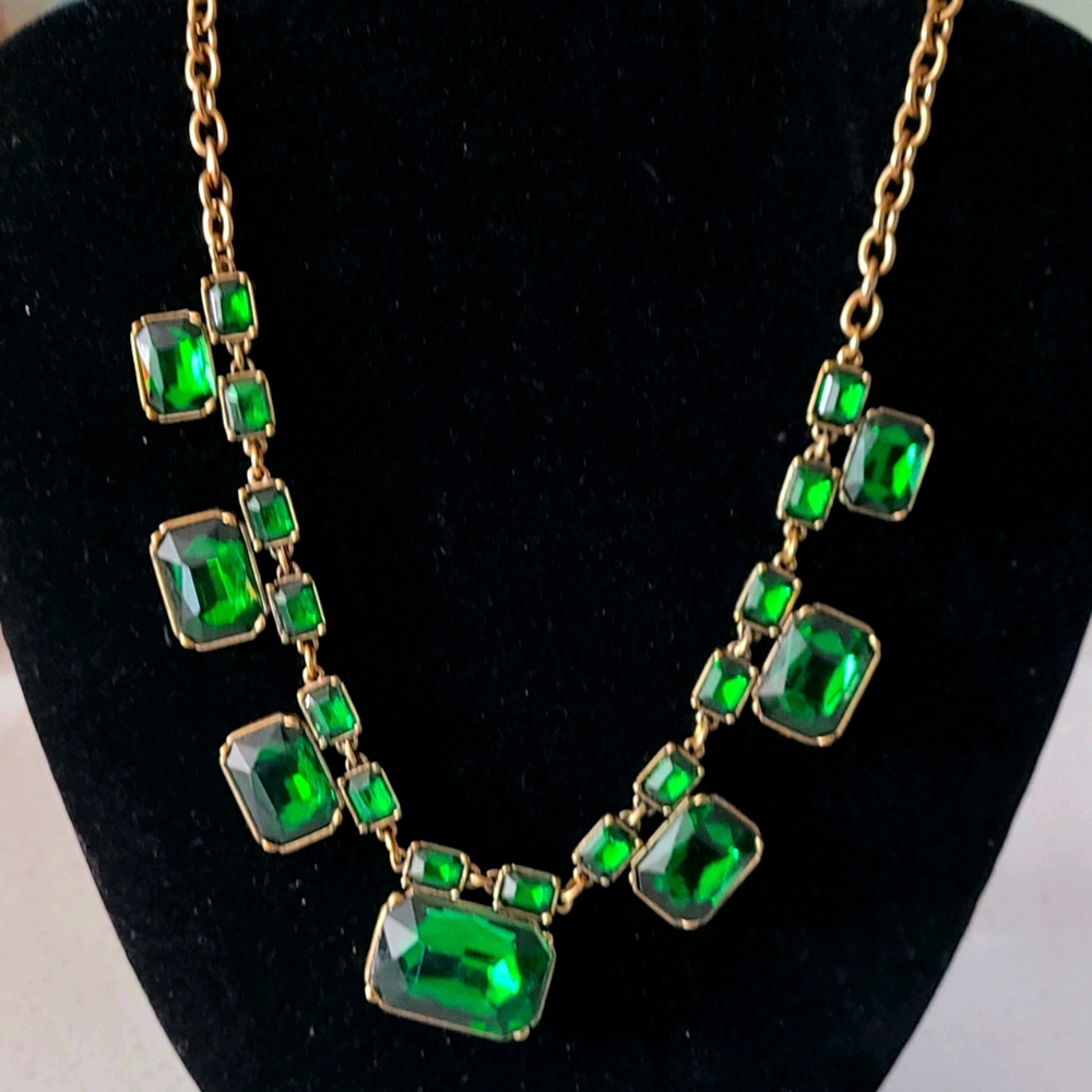 Emerald green gem necklace
